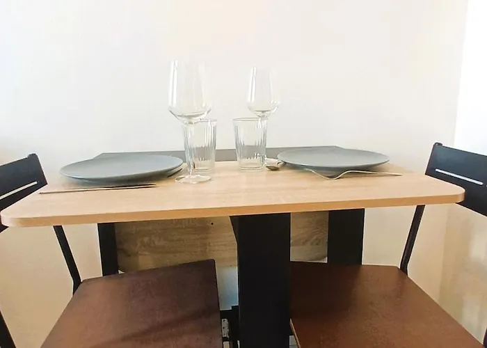 Apartmán La Terrasse, T2 Proche Gare, Wifi, Tv Hd, Grande Terrasse *