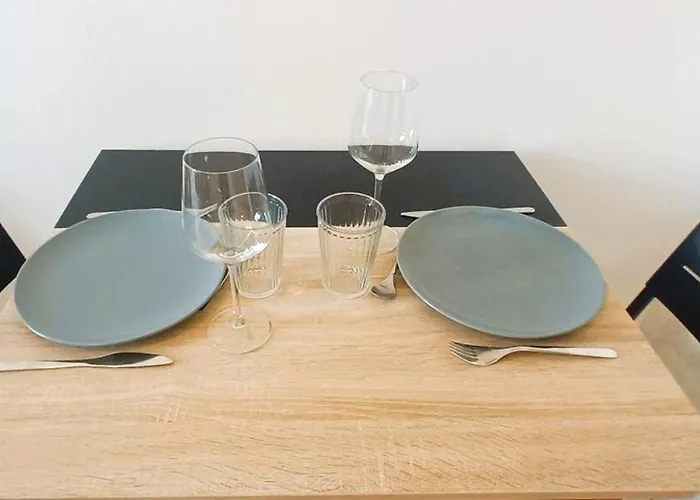 La Terrasse, T2 Proche Gare, Wifi, Tv Hd, Grande Terrasse דירה